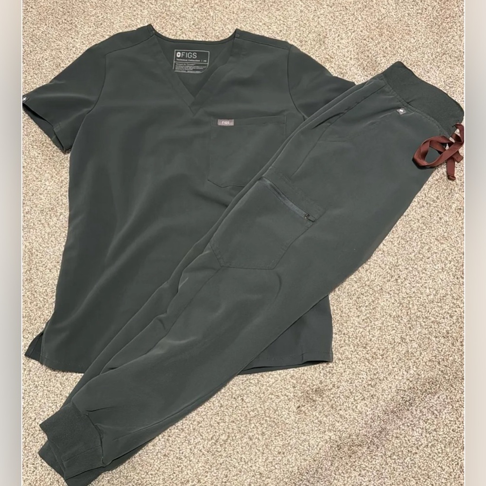 Figs Scrub Set - image 1